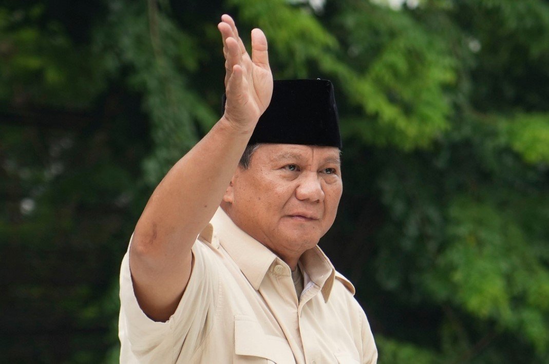 프라보워 수비안토 후보가 14일 치러진 인도네시아 대선에서 사실상 승리했다. 공식 개표 결과는 한 달 뒤에나 나오지만, 여론조사 결과 프라보워의 과반 득표가 확실시된다. AP 뉴시스