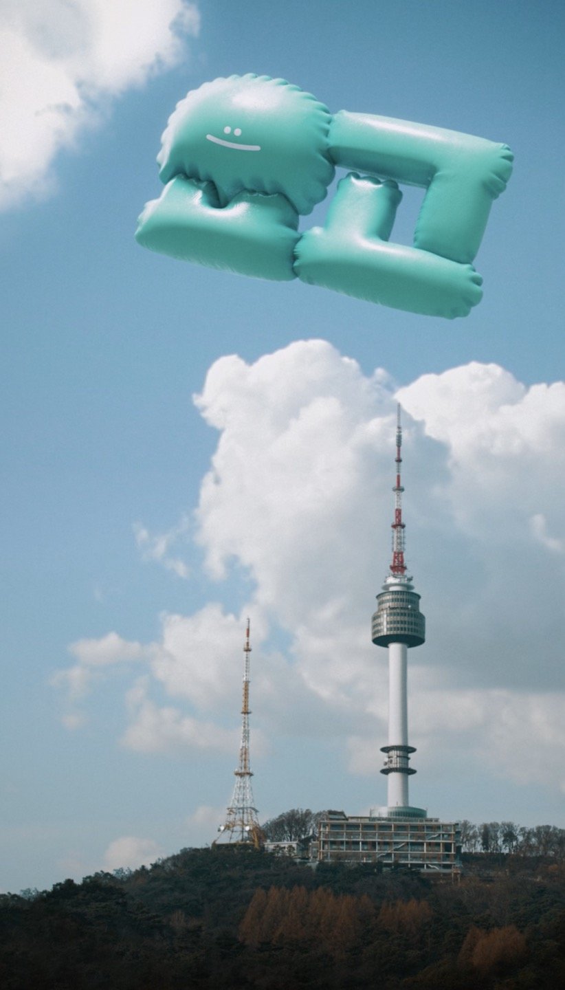 남산서울타워가 움직이며 ‘요고’ 대형 풍선이 커지는 이색 디지털 영상이 인기를 끌고 있다.