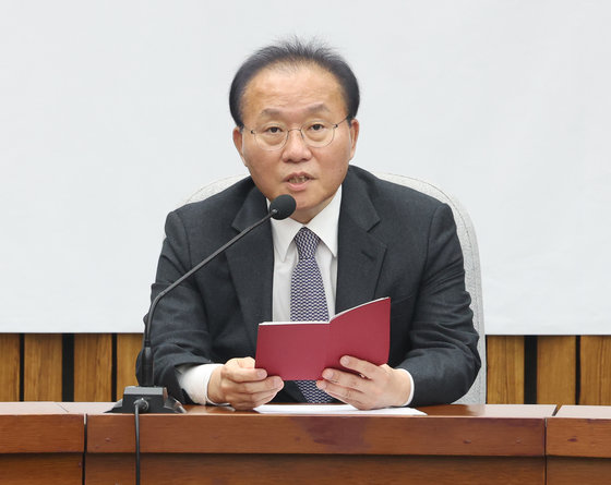 윤재옥 국민의힘 원내대표가 20일 서울 여의도 국회에서 열린 원내대책회의에서 발언을 하고 있다. 2024.2.20/뉴스1