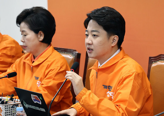 이준석 개혁신당 대표가 21일 오전 서울 여의도 국회에서 열린 제4차 최고위원회의에서 모두발언을 하고 있다. 2024.2.21/뉴스1