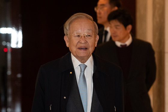 손경식 한국경영자총협회(경총) 회장이 21일 서울시내 한 호텔에서 열린 경총 제190회 이사회 및 제55회 정기총회에 입장하고 있다. 2024.2.21/뉴스1