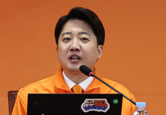 이준석 개혁신당 대표가 21일 오전 서울 여의도 국회에서 열린 제4차 최고위원회의에서 모두발언을 하고 있다. 2024.2.21/뉴스1