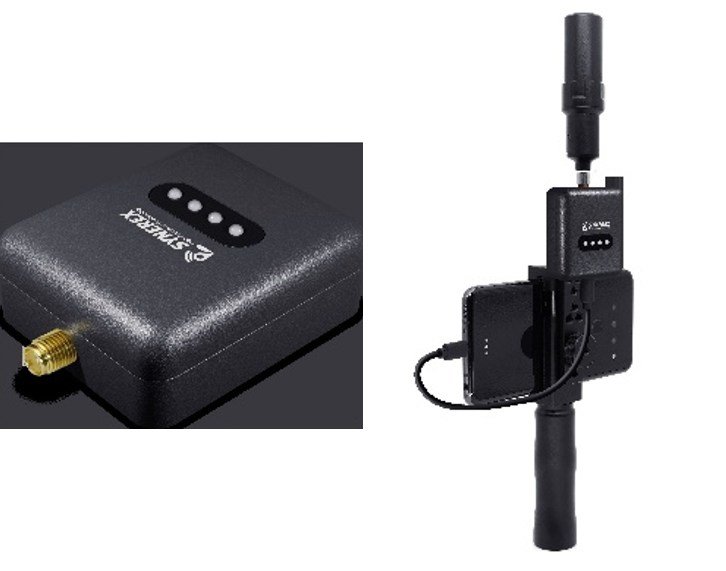 모바일 RTK GNSS 장치(왼쪽)와 휴대폰에 기기를 부착한 모습 / 출처=씨너렉스