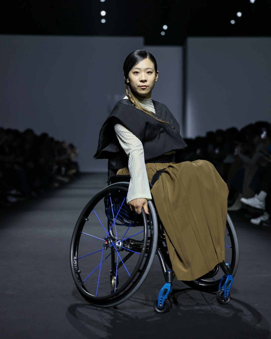올림픽과 페럴림픽을 주제로 컬렉션을 진행한 LIE는 장애인 모델을 통해 통합과 포용이라는 올림픽 정신을 선보였다.  LIE 제공