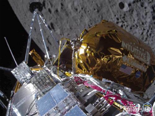 [워싱턴=AP/뉴시스] 달 착륙선 '오디세우스'가 달 궤도에 진입해 순항하고 있는 모습.