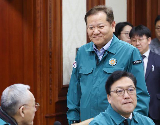이상민 행정안전부 장관이 23일 서울 종로구 정부서울청사에서 열린 의사집단행동 중앙재난안전대책본부 회의에 참석하고 있다. 2024.2.23. 뉴스1
