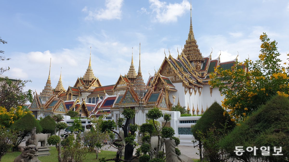 에메랄드 불상 사원 박물관 앞에서 본 태국 왕궁(그랜드 팰리스).