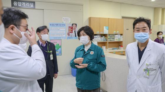 강정애 국가보훈부 장관이 지난 21일 오후 비상 진료체계 대응현황을 점검하기 위해 서울 강동구 중앙보훈병원을 방문다. (국가보훈부 제공) 2024.2.21/뉴스1