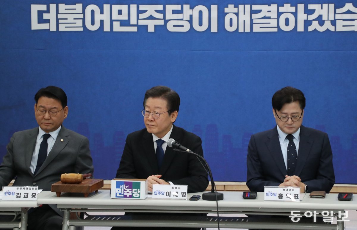 더불어민주당 이재명 대표가 26일 인천을 찾아 현장 최고위원회를 주재하고 있다.