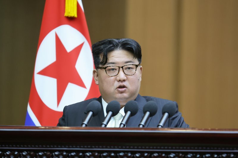 김정은 북한 국무위원장이 1월 15일 최고인민회의 시정연설에서 한국을 ‘철두철미 제1의 적대국’, ‘불변의 주적’으로  간주하는 내용을 헌법에 명기하라고 지시했다. 노동신문 뉴스1