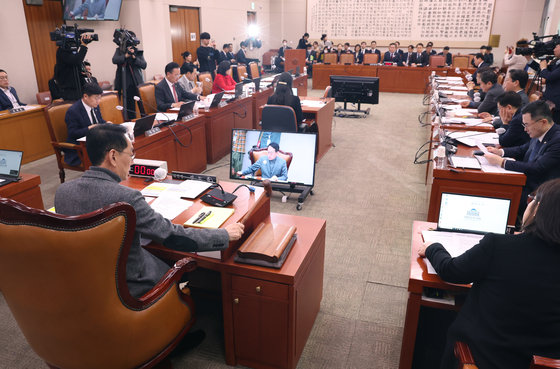 김도읍 국회 법사위 위원장이 29일 서울 여의도 국회에서 열린 법제사법위원회 전체회의에서 의사봉을 두드리고 있다. 2024.2.29/뉴스1