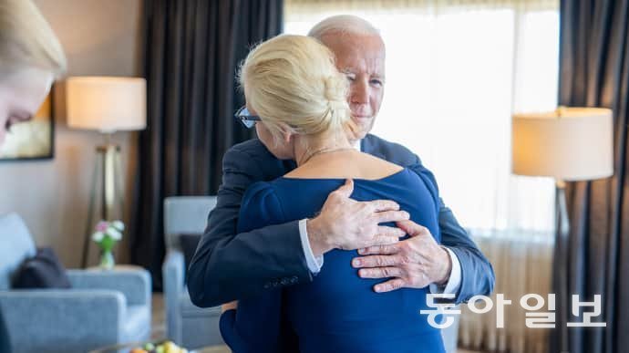감옥에서 사망한 러시아 반체제 지도자 알렉세이 나발니의 부인을 만난 조 바이든 대통령. 백악관 홈페이지