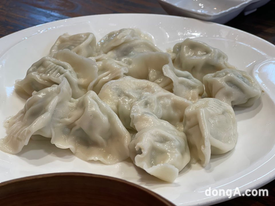 인천 차이나타운에 가면 이색 요리인 삼치물만두를 맛 볼 수 있다.