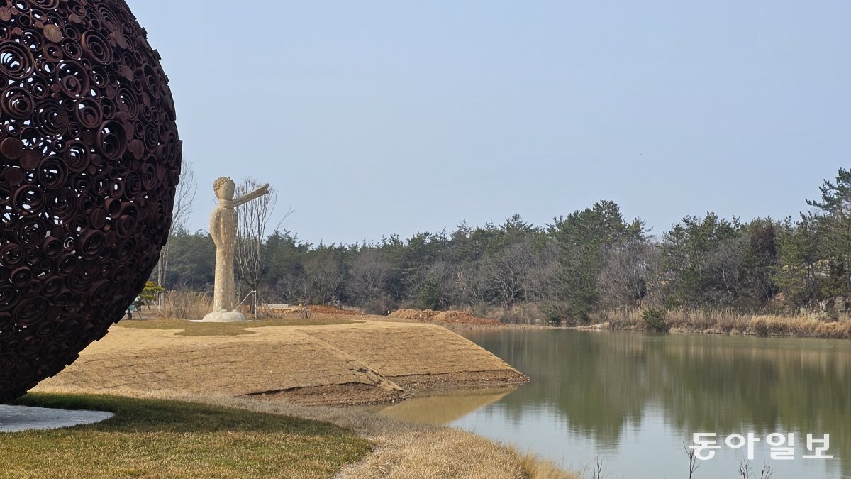 산이정원의 랜드마크가 될 예감인 이영섭 작가의 ‘어린왕자’ 작품. 해남=김선미 기자