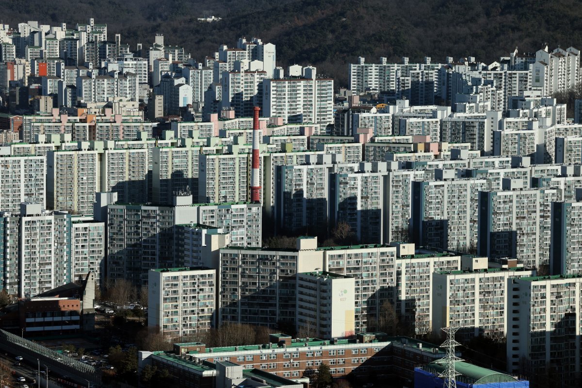 서울시 도봉구 한 고층빌딩에서 노원구 아파트 밀집 지역이 보이고 있다. 2024.1.15/뉴스1