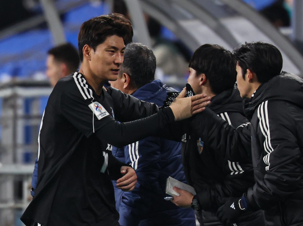 12일 오후 울산 문수축구경기장에서 열린 2023-2024아시아축구연맹(AFC) 챔피언스리그 8강 2차전 울산 HD FC와 전북 현대 모터스의 경기, 울산 주민규가 후반전 교체아웃 되고 있다. 2024.3.12/뉴스1 ⓒ News1