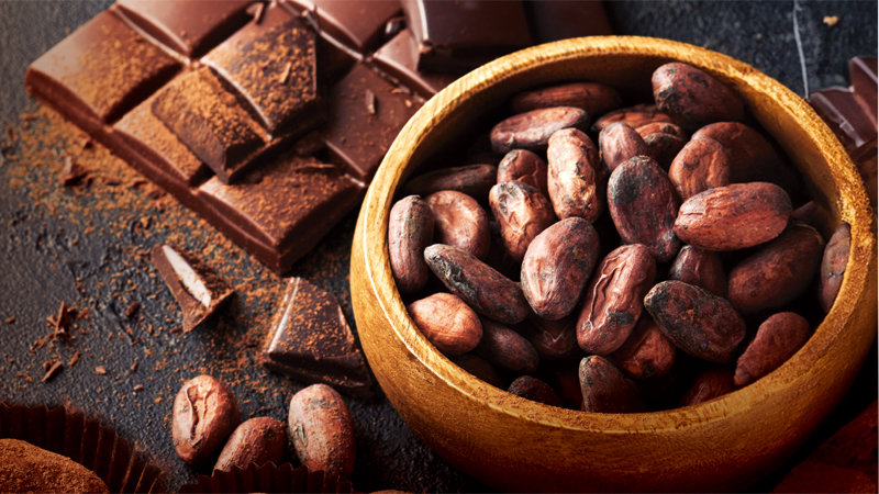 서아프리카 지역의 작황 부진으로 초콜릿의 원료인 카카오 가격이 치솟고 있다. 게티이미지