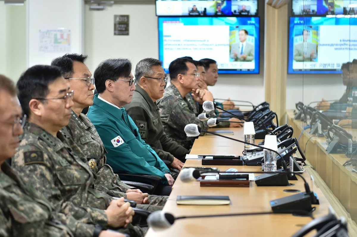 장호진 국가안보실장이 13일 오전 전시지휘소(B-1, 문서고)를 방문해 2024년 자유의 방패(FS) 연습 진행 상황을 점검하고 있다. (대통령실 제공) 2024.3.13. 뉴스1