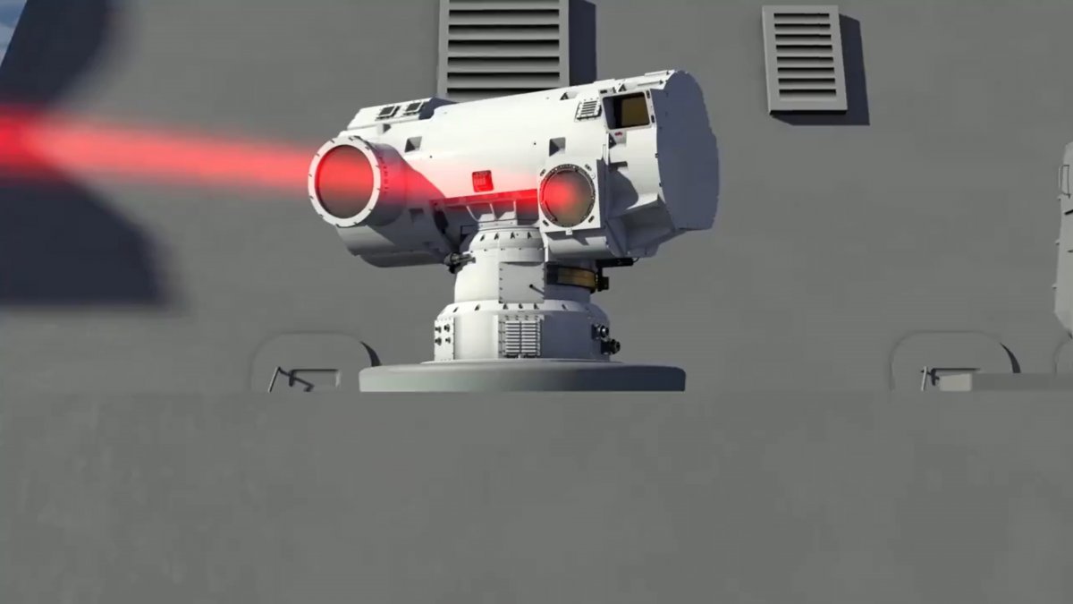 영국 국방부가 11일(현지 시간) 공개한 레이저 무기 ‘드래건파이어(Dragonfire)’의 모습. 에너지가 담긴 고출력 레이저를
 목표물을 향해 10초가량 발사해 타격하는 방식이다. 전자 광학 카메라(왼쪽 원)를 통해 목표물을 포착 및 추적해 레이저를 
발사한다. 영국 국방부 X 캡처