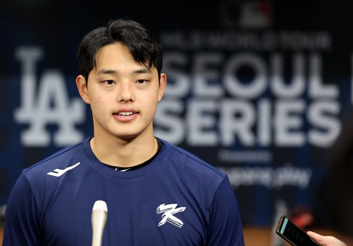 Team Korea's Dong-joo Moon is answering questions from reporters ahead of an evaluation game against the LA Dodgers and San Diego Padres, who are participating in the MLB World Tour Seoul Series, at Gocheok Sky Dome in Guro-gu, Seoul on the afternoon of the 16th.  2024.3.16.  News 1