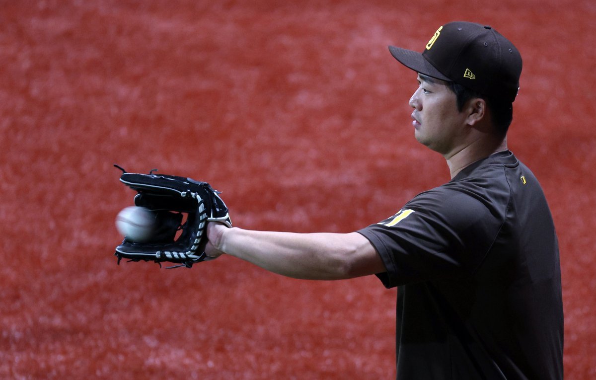 샌디에이고 파드리스 고우석이 18일 서울 고척스카이돔에서 미국프로야구(MLB) 공식 개막시리즈를 앞두고 열린 LG 트윈스와 샌디에이고 파드리스의 스페셜 경기에 앞서 훈련을 하고 있다. 2024.3.18 뉴스1