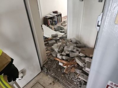 16일 오전 9시쯤 인천 연수구 청학동 소재 A아파트 5층에 거주하는 세대의 집안 천장 벽돌이 무너졌다.2024.3.18(연수구 제공)
