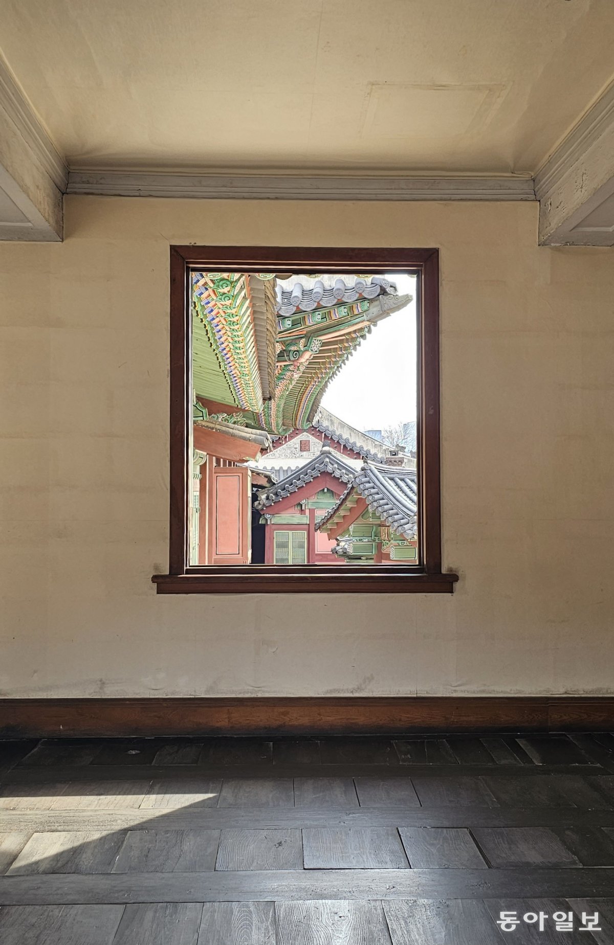 열어놓은 창과 문을 통해 보이는 한국의 궁궐은 차경의 백미다. 김선미 기자