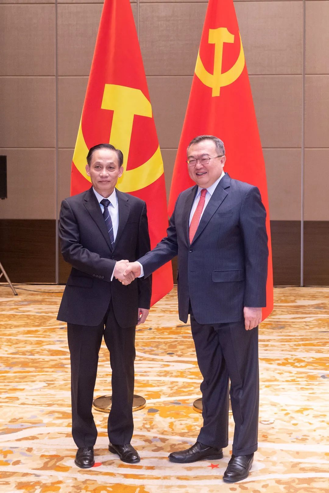 류젠차오 중국 대외연락부장과 레 화이 쭝 베트남 공산당 대외관계 중앙위원장이 18일 중국 지린성에서 회담했다. (사진 출처=중국 대외연락부 홈페이지)