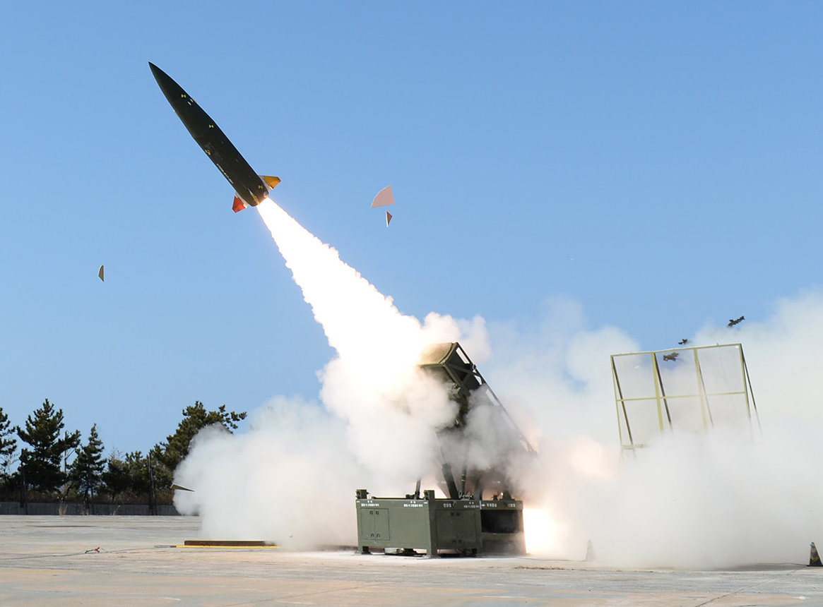 한국형 전술지대지미사일(KTSSM) 시험 발사 모습. 사진 출처 국방과학연구소 홈페이지