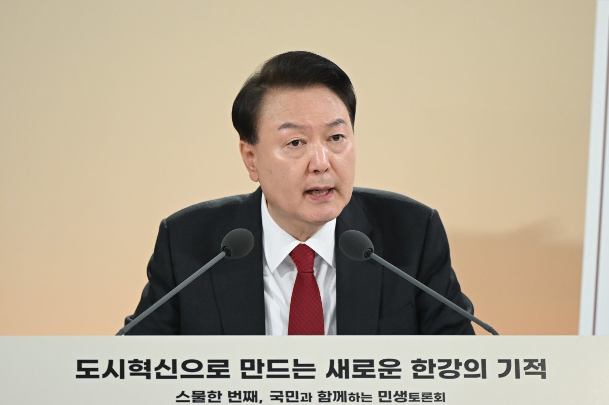 윤석열 대통령이 19일 서울 영등포구 문래예술공장에서 ‘도시혁신으로 만드는 새로운 한강의 기적’을 주제로 열린 스물한 번째 국민과 함께하는 민생토론회에서 발언하고 있다. 대통령실 제공