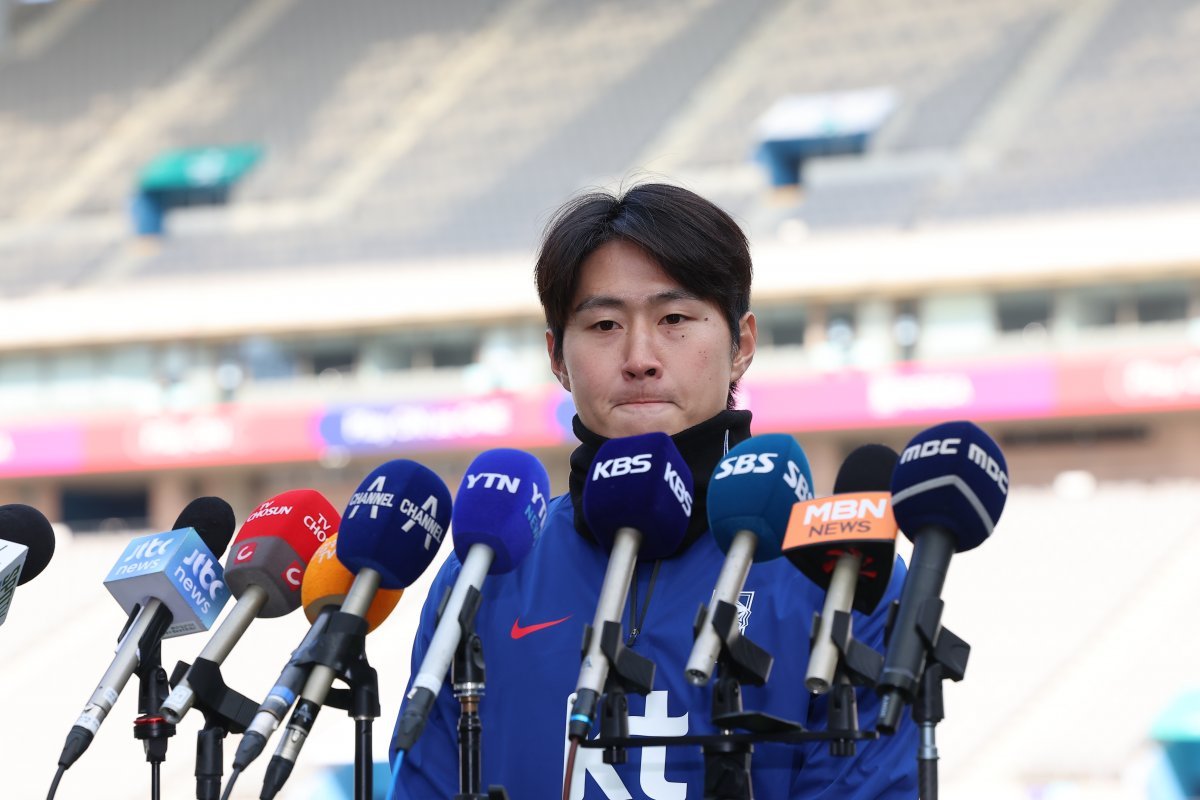 Lee Kang-in of the Korean national soccer team is expressing his feelings about the controversy over the lower pole during the Asian Cup before joining training ahead of the 2026 FIFA North and Central America World Cup Asian region second qualifying match against Thailand at Seoul World Cup Stadium in Mapo-gu, Seoul on the afternoon of the 20th.  2024.3.20 News 1