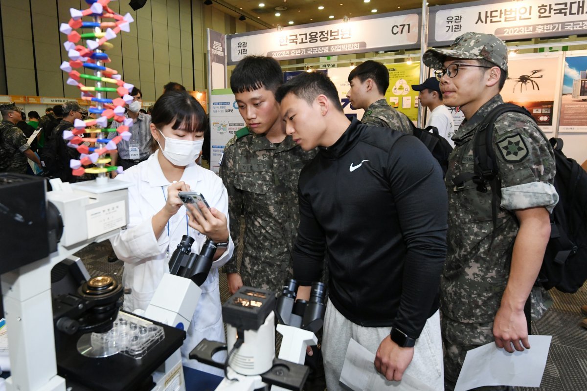 국군장병 취업박람회에서 있었던 다양한 부대 행사.