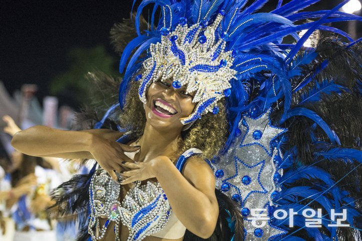 Brazil, known as the 'country of passion', took first place in the country that cries the most.  It appears to reflect a social and cultural atmosphere in which abundant emotional expression is embraced.  A scene from the Brazilian Samba Festival.  Getty Image Bank