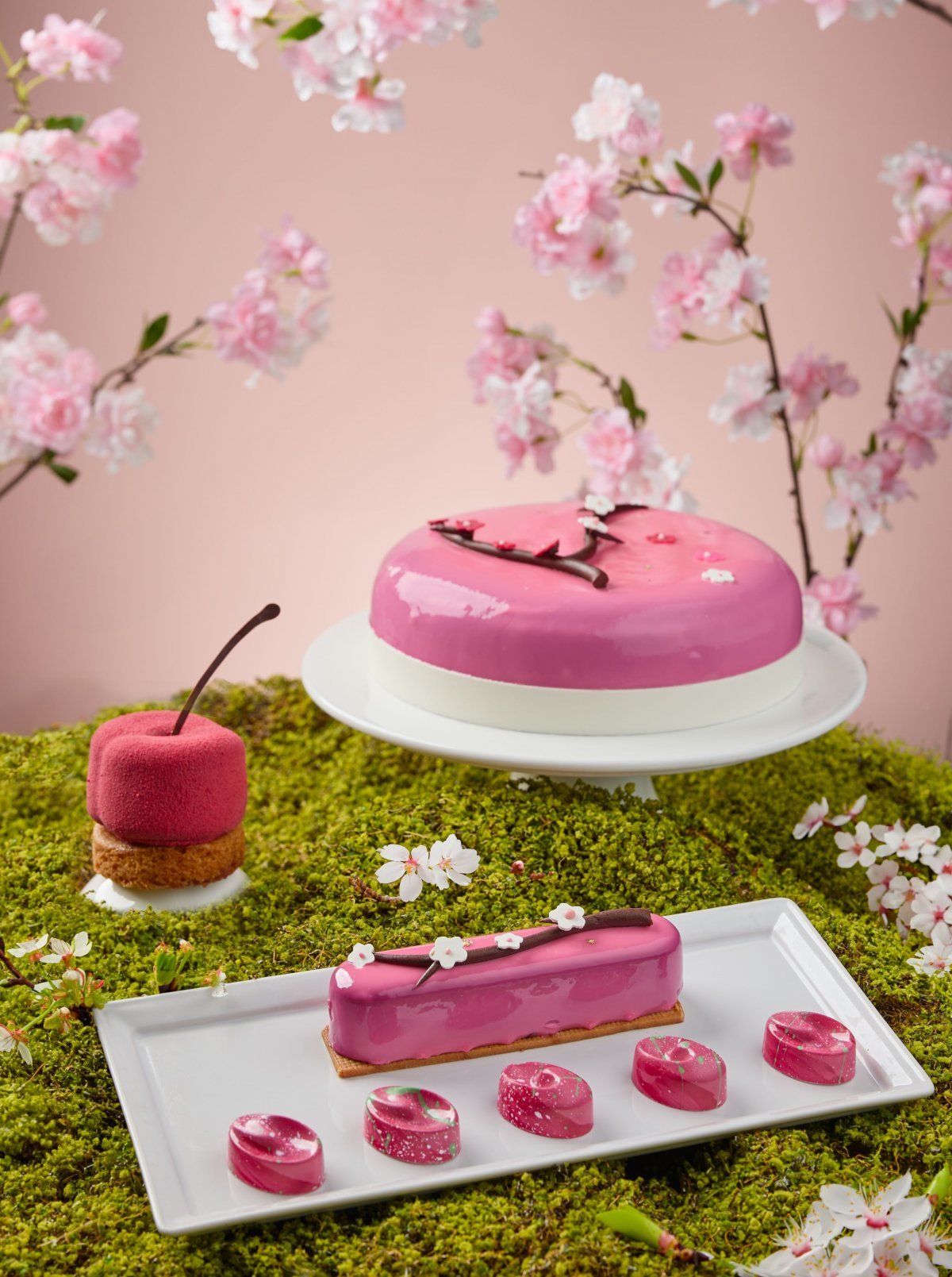 그랜드 하얏트 제주 미쉐린 스타셰프의 벚꽃 테마 디저트 체리 블라섬 케이크.