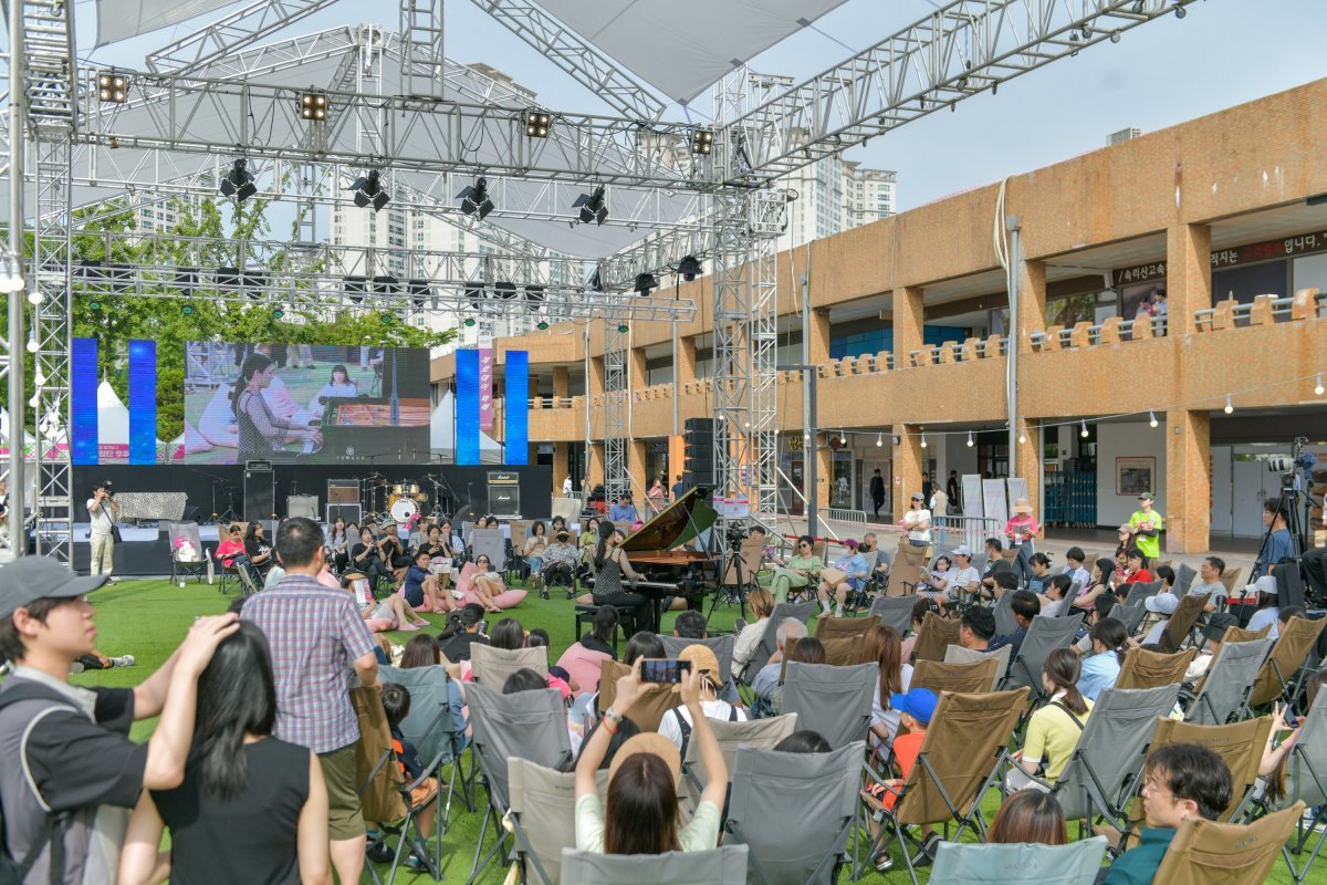 서울고속버스터미널 광장에서 열린 ‘서초 뮤직 앤 아트 페스티벌’.