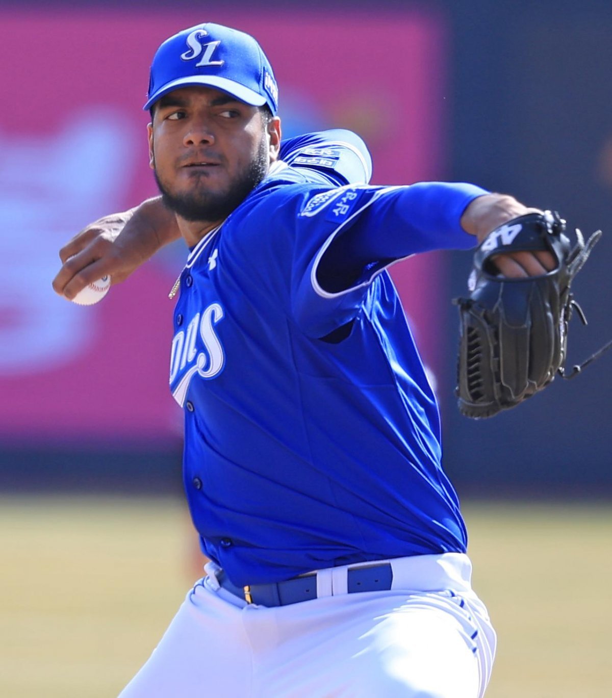 Denny Reyes (Dominican Republic) Age: 28 Height and weight: 198cm, 113kg 1-year contract Total: $800,000 (approximately KRW 1.07 billion) MLB performance: 12 games, 2 losses, ERA 6.26