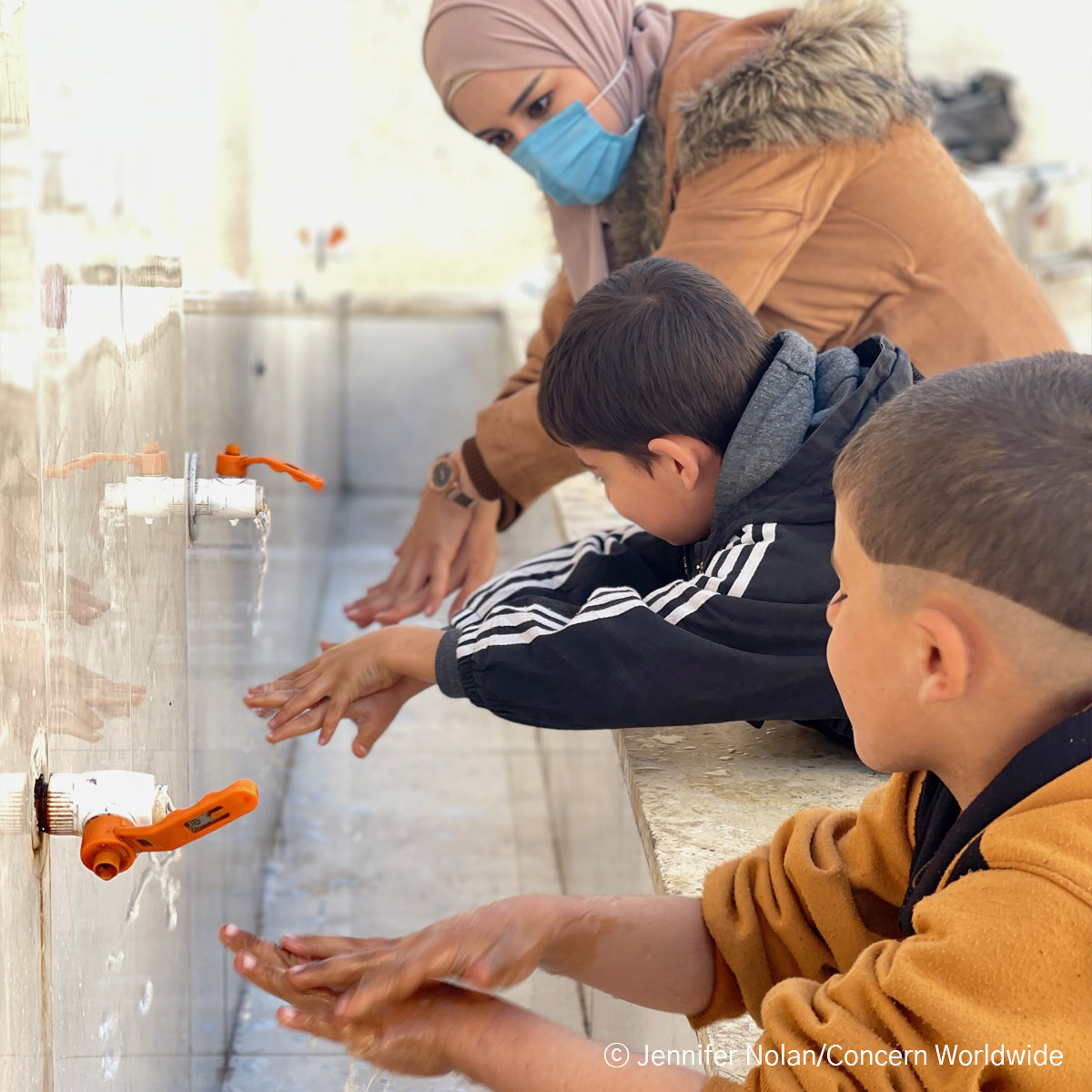 컨선월드와이드가 시리아 어린이들의 보건위생을 향상시키고 안전한 물에 대한 접근성을 높이기 위해 식수 위생 사업을 실시했다. 컨선월드와이드 제공