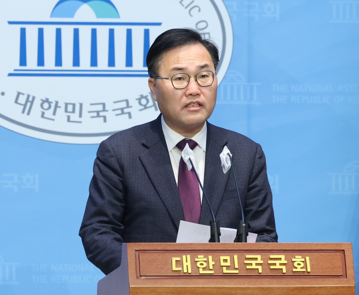 홍석준 국민의힘 의원이 6일 서울 여의도 국회 소통관에서 기자회견을 하고 있다. 2024.3.6/뉴스1