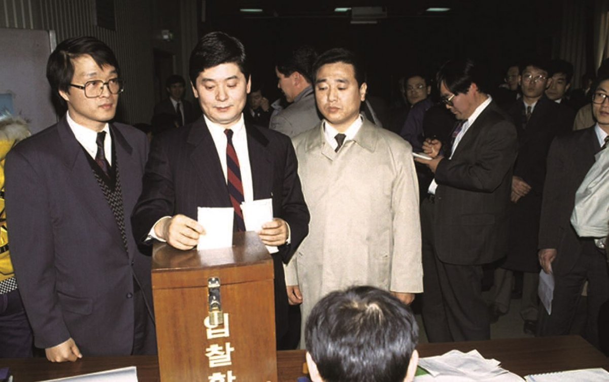 입찰 통해 한국이동통신 주식 확보(1994년 1월).