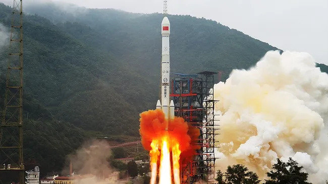 2023년 12월 26일 중국 쓰촨성 시창 위성발사센터에서 베이더우에 사용할 목적으로 위성 2개를 탑재한 장정 3B 로켓을 발사한 중국 / 출처=중국 국가항천국(CNSA)