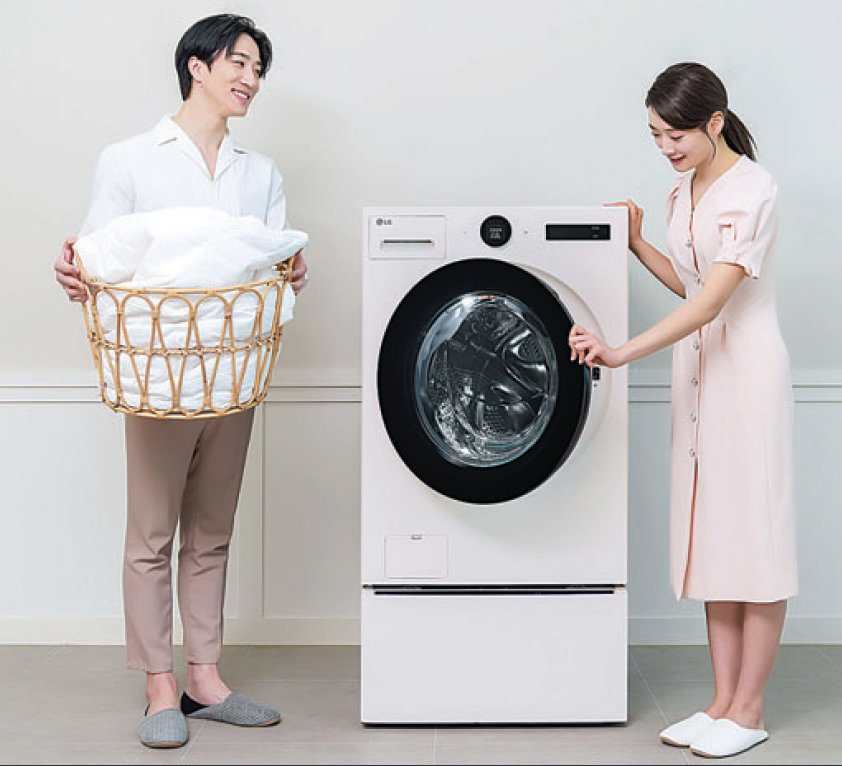 LG전자의 세탁건조기 'LG 트롬 오브제컬렉션 워시콤보'는 인공지능(AI)모터를 탑재해 옷감 손상을 줄이면서 세탁과 건조를 한다. LG전자 제공