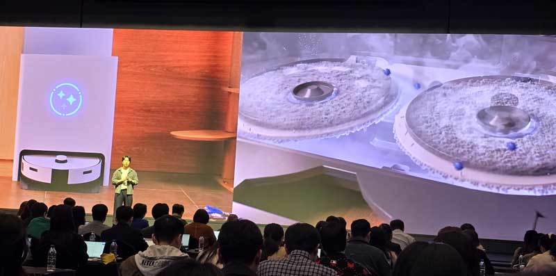 탑재된 물걸레를 자동으로 스팀 살균하는 ‘비스포크 AI 스팀’ 로봇 청소기 / 출처=IT동아