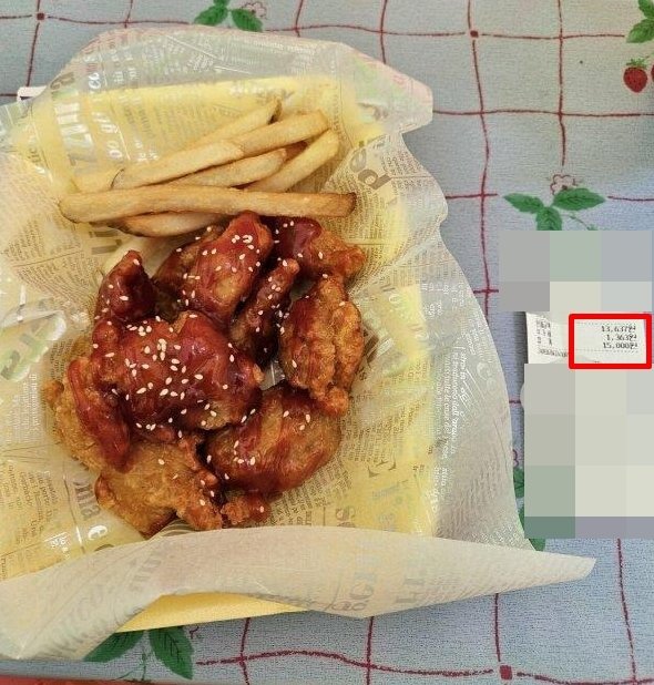 경북 경주 벚꽃 축제 현장에서 한 누리꾼이 구매한 1만5천원짜리 닭강정. 온라인 커뮤니티 갈무리