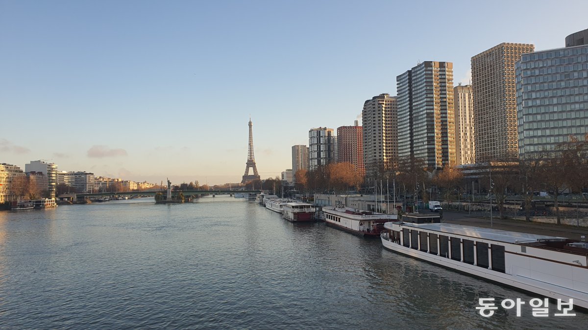 프랑스 파리의 센강 주변에서 촬영한 에펠탑 전경.  파리=조은아 특파원 achim@donga.com