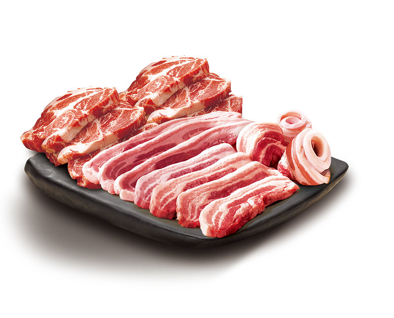 이마트는 신선 먹거리를 최대 반값에 판매하며 고객들이 체감하는 장보기 물가를 대폭 낮출 계획이다. 금·토·일 중 단 하루 또는 이틀 동안만 파격가에 한정 수량 판매하는 상품도 있다.