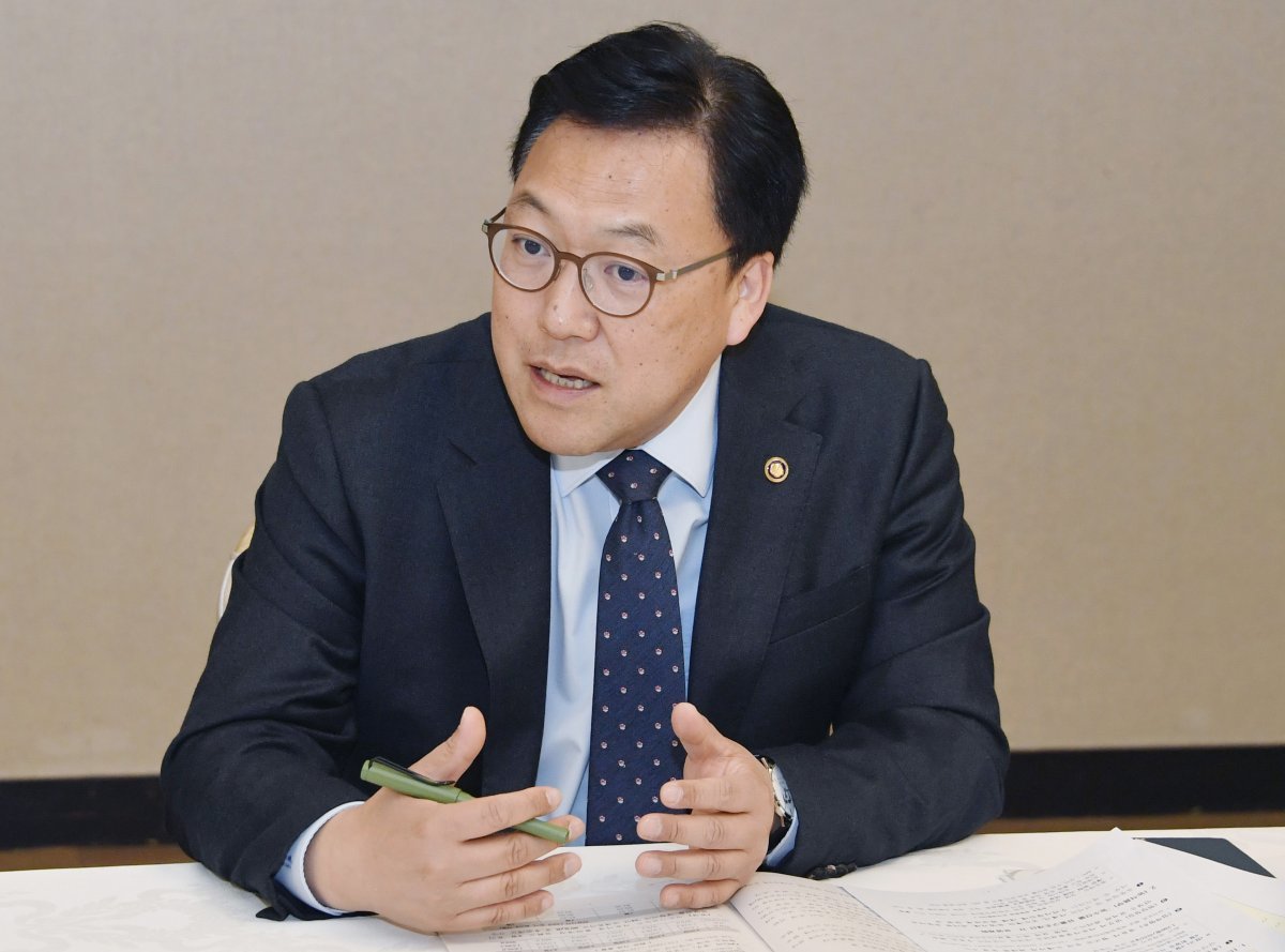 김병환 기획재정부 차관이 5일 오전 서울 종로구 정부서울청사에서 열린 ‘제16차 물가관계차관회의’를 주재하고 있다. (기획재정부 제공) 2024.4.5/뉴스1