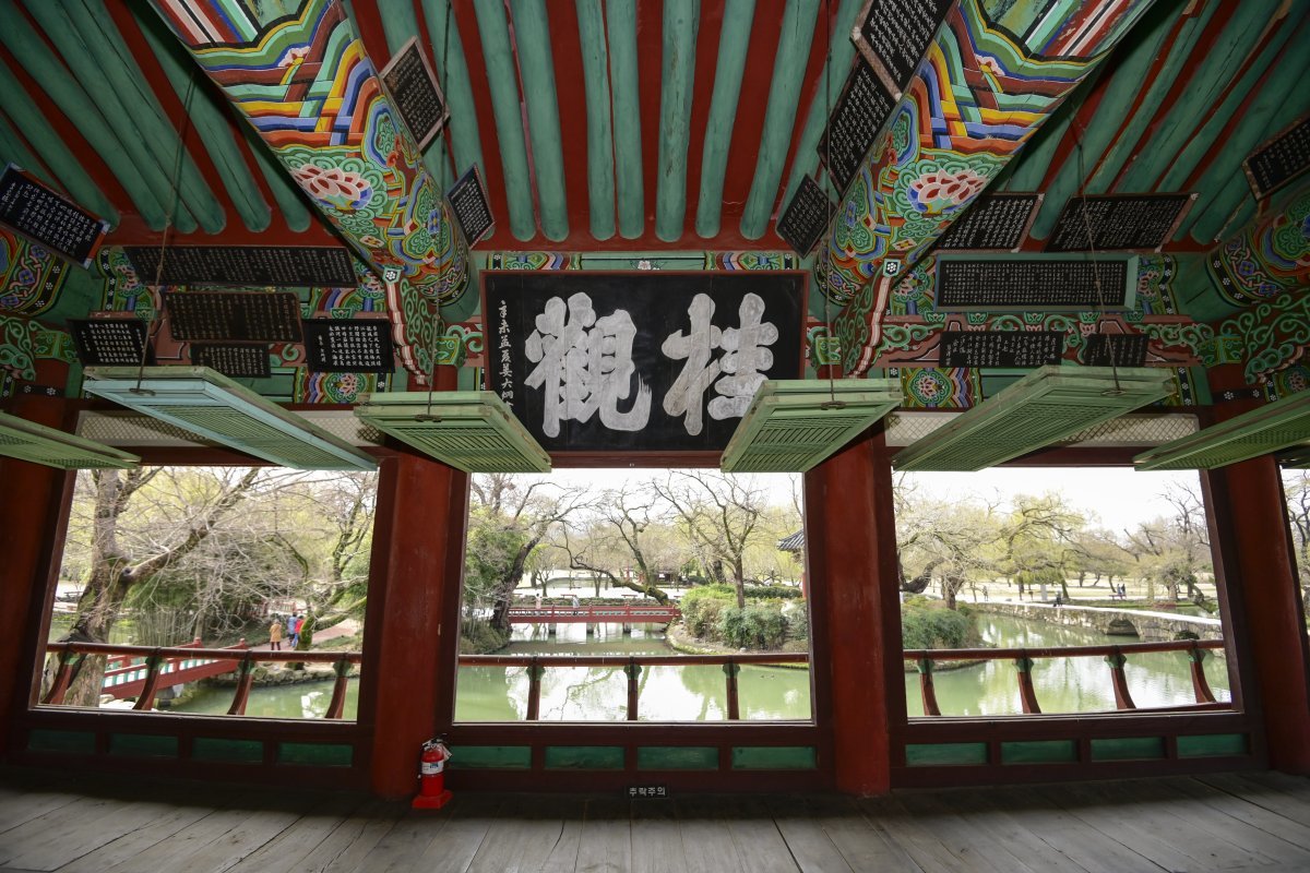 A refreshing view of the world from up to Gwanghallu Pavilion in Namwon.  Provided by Namwon City