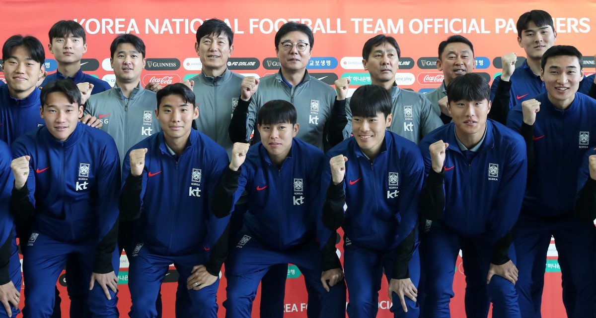 The Korean Olympic soccer team (U-23 national soccer team), led by coach Hwang Seon-hong, is shouting out his fighting spirit at Incheon International Airport Terminal 2 on the morning of the 5th before leaving for the 2024 AFC U23 Asian Cup, which will be held as the final Asian qualifier for the Paris Olympics. 2024.4.5. News 1