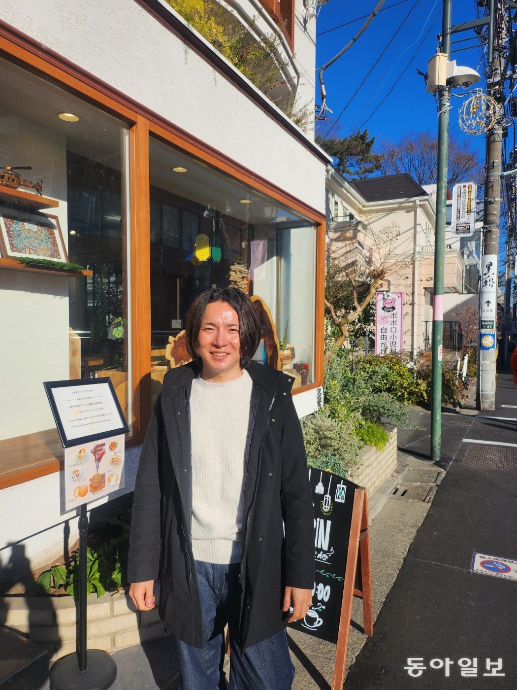 유튜브채널 도쿄박사장의 박태산 씨가 도쿄 지유가오카 거리에 서 있다. 부동산업을 하는 그는 일본 부동산에 관심 있는 한국인과 일본인을 연결하는 통로 역할을 하고 싶다고 했다.