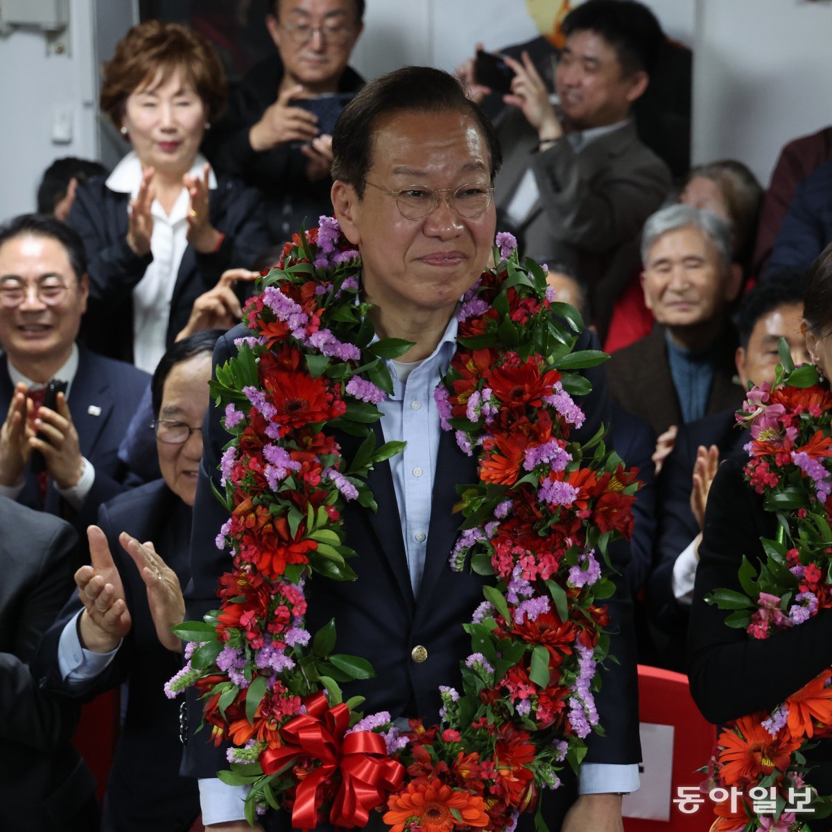 서울 용산 권영세 후보도 11일 자신의 선거사무소에서 당선이 확정된 뒤 활짝 웃고 있다. 박형기 기자 oneshot@donga.com